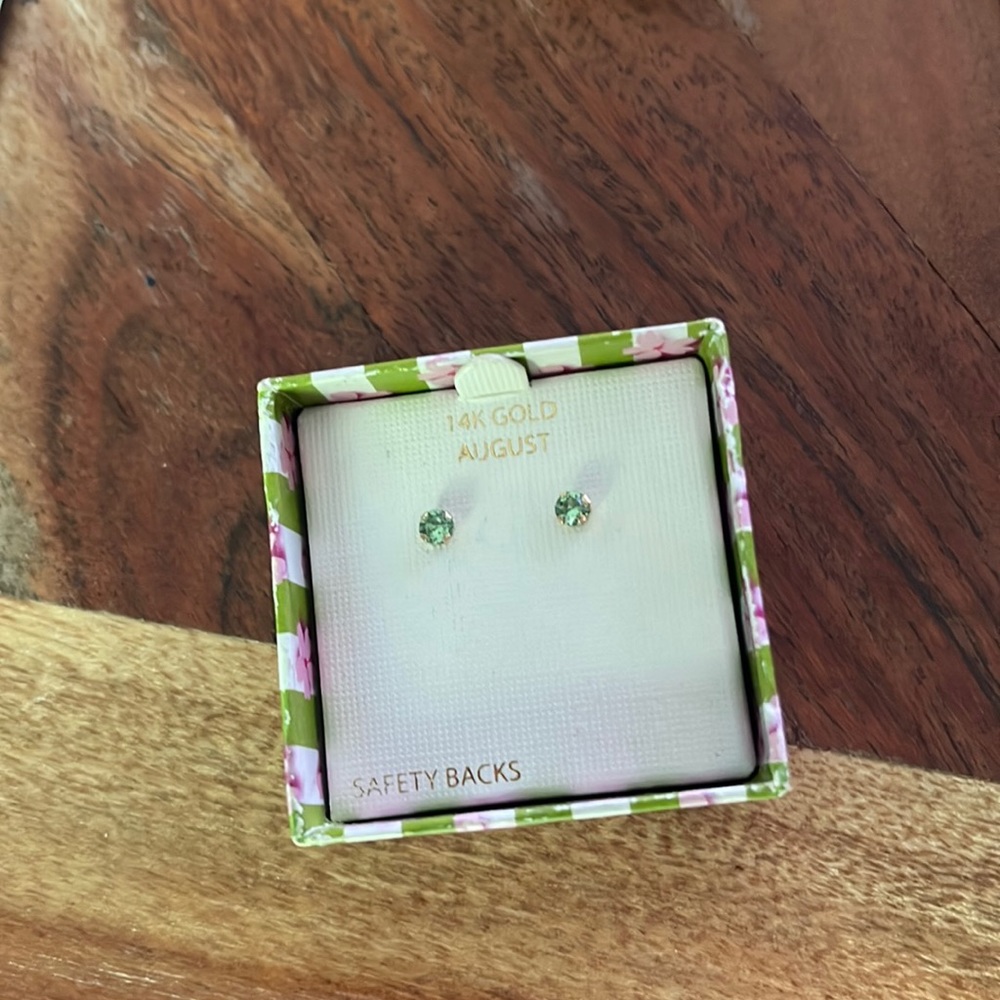 14k gold- august birthstone earrings 0.15g